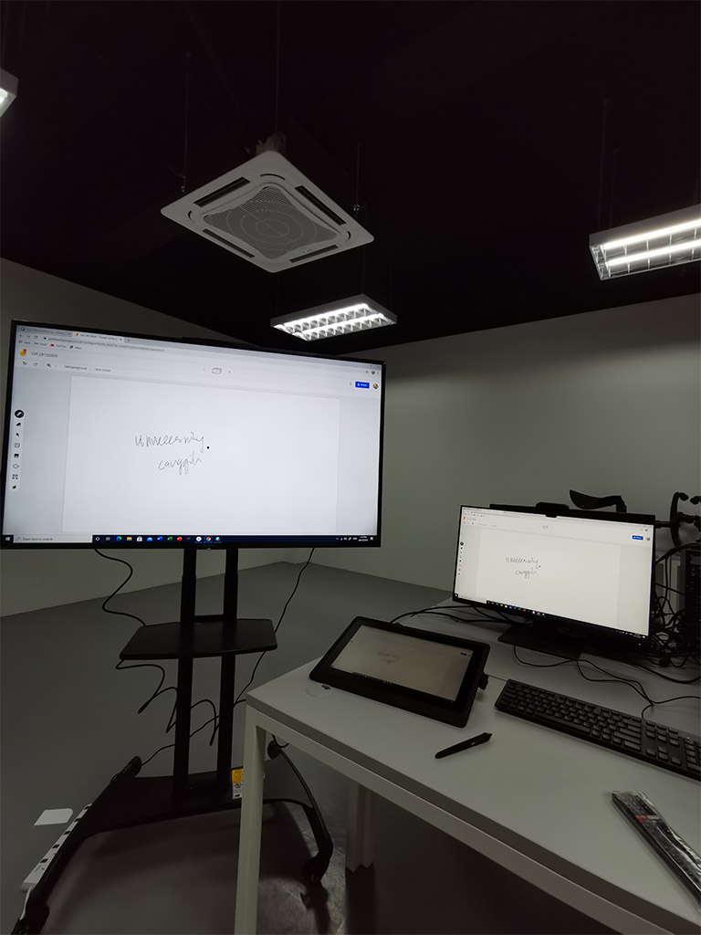 Screens, tablets & cameras